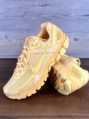 Nike Vomero 5 - Celestial Gold